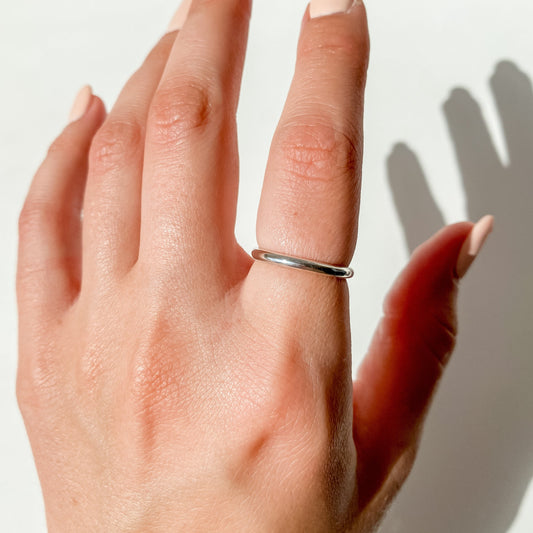 Simple band ring