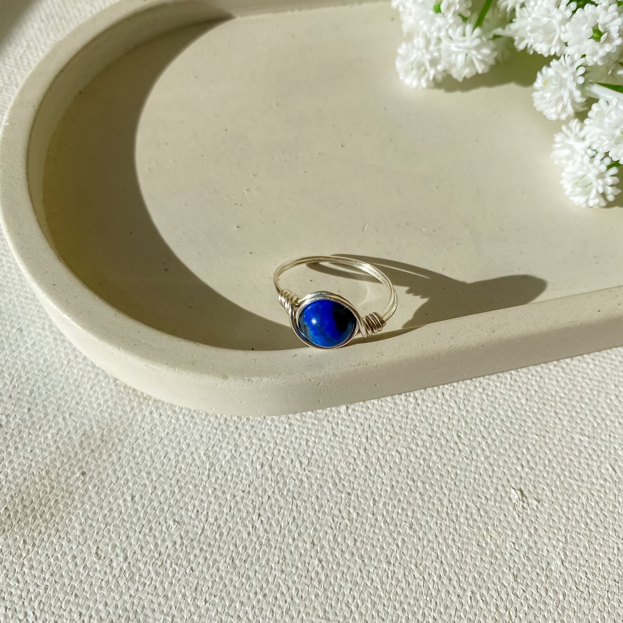 Wire ring with Lapis lazuli