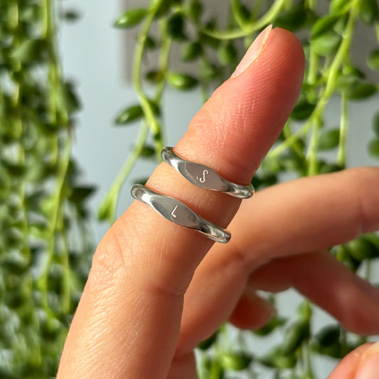 Mini signet ring with initial