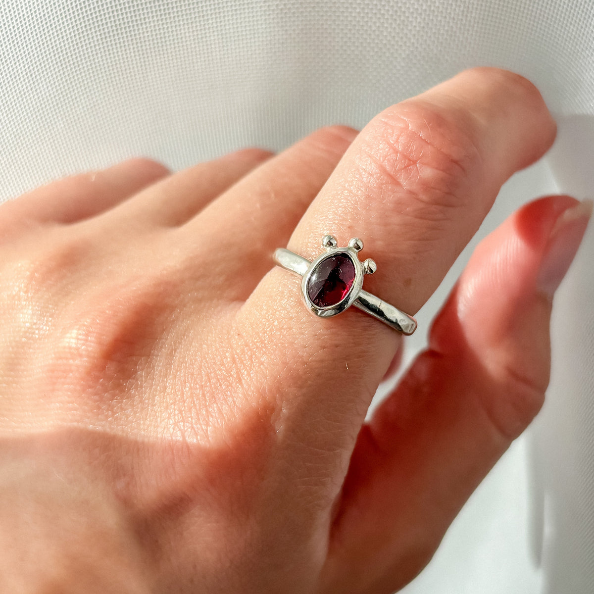 Garnet silver ring 18