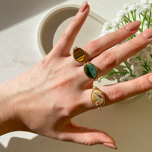 Wire ring with oval stone